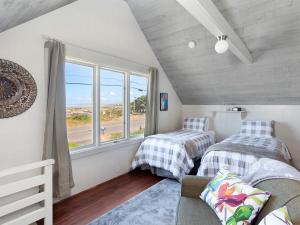 a bedroom with two beds and a window at Seaside Cove Vue in Seaside