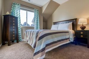 a bedroom with a large bed and a window at Browne's Beach N'Pad in Lincoln City