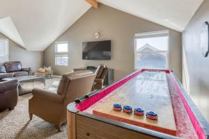 a living room with a pool table in the middle at Browne's Beach N'Pad in Lincoln City