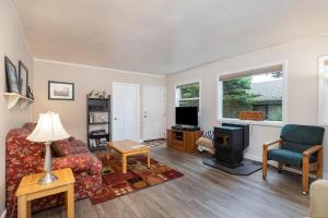 a living room with a couch and a tv at Easy Street in Rockaway Beach