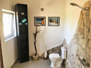 Ein Badezimmer in der Unterkunft Residencia de Coco, Künstlerhaus in Piribebuy,