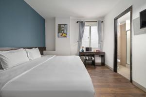 Postel nebo postele na pokoji v ubytování Gold Time Hotel Da Nang