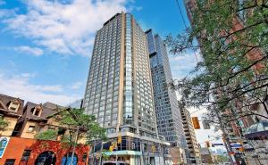 a tall building in the middle of a city at University of Toronto Downtown Colourful Summer Suites in Toronto