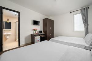 Postel nebo postele na pokoji v ubytování Gold Time Hotel Da Nang