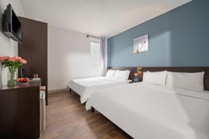 Postel nebo postele na pokoji v ubytování Gold Time Hotel Da Nang