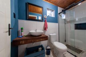 a bathroom with a sink and a toilet and a shower at Casa Di Fiori in Apiúna