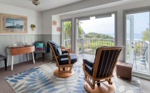 Χώρος καθιστικού στο Breeze Cottage