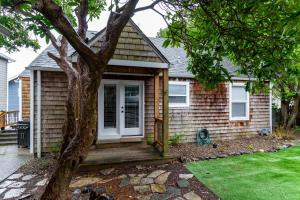 a small house with a porch and a white door at Just Beachy in Lincoln City