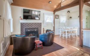 a living room with a fireplace and a tv at Taft Cottage in Lincoln City