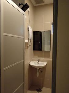 Ένα μπάνιο στο GRAND SRI MUADZAM HOTEL +12 φωτογραφίες