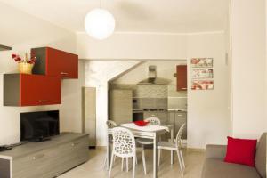 a kitchen and dining room with a table and chairs at Real B&B Primo Sole in Castelsardo