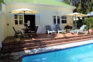 Swimmingpoolen hos eller tæt på Mafunyani Cottage