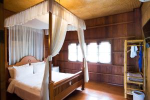 Postel nebo postele na pokoji v ubytování Herntai Resort Maelanoi