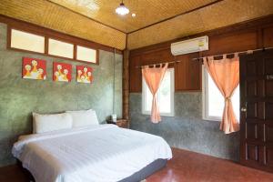 Postel nebo postele na pokoji v ubytování Herntai Resort Maelanoi