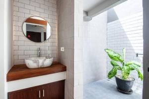 Billede fra billedgalleriet på Deluxe Tropical 6 BR Villa Near Beach i Canggu + 25 billeder