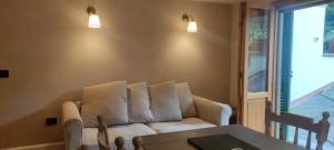 a living room with a couch and a table at Bilocale a due passi dal mare immerso nel verde in Castiglioncello