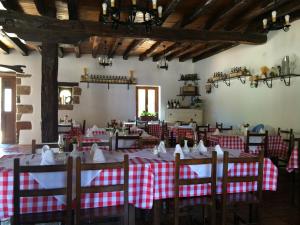 A restaurant or other place to eat at Camping Igara de San Sebastian