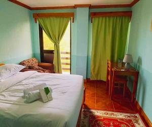 Postel nebo postele na pokoji v ubytování The Lalouette Inn