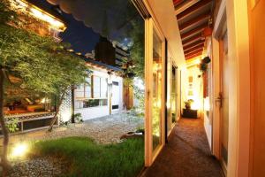 'Hanok Hanok' Boutique stay Hotel Seoul - 2min from Gyeongbokgung Palace station外面的花园