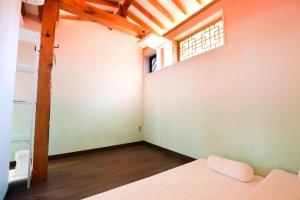 'Hanok Hanok' Boutique stay Hotel Seoul - 2min from Gyeongbokgung Palace station客房内的一张或多张床位