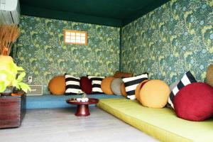 'Hanok Hanok' Boutique stay Hotel Seoul - 2min from Gyeongbokgung Palace station的休息区