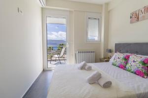 Gallery image of Enchanted Sunlit Villa Retreat in Isthmia