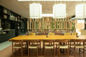 Hôtel Parc du Landreau餐厅或其他用餐的地方