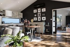 Kuchyň nebo kuchyňský kout v ubytování Daruma Hepburn - Daylesford Region