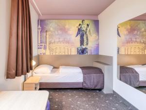 Llit o llits en una habitació de B&B Hotel Stuttgart-Vaihingen