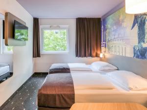 Llit o llits en una habitació de B&B Hotel Stuttgart-Vaihingen