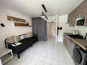 Η κουζίνα ή μικρή κουζίνα στο Appartement 211 Les Salicornes