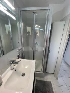 Ένα μπάνιο στο Appartement 211 Les Salicornes +8 φωτογραφίες