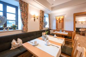 Posezení v ubytování Hotel Neuwirt