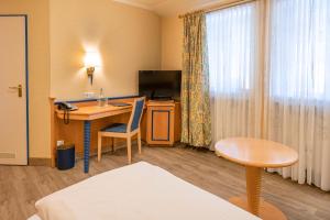 TV a/nebo společenská místnost v ubytování Hotel Neuwirt