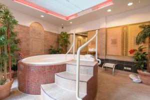 Koupelna v ubytování Hotel Neuwirt