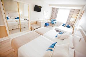 Postel nebo postele na pokoji v ubytování Hotel Alfonso VIII