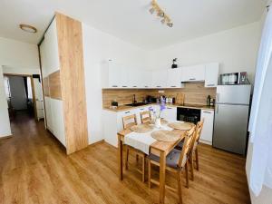 Kuchyň nebo kuchyňský kout v ubytování Rodinný apartmán v Karlovicích