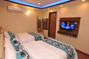 TV a/nebo společenská místnost v ubytování Hotel Arati Pvt. Ltd.