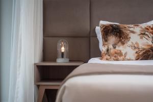 Postel nebo postele na pokoji v ubytování Essence Inn Marianos Hotel