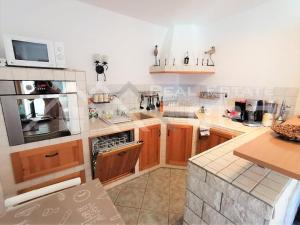 Kuchyňa alebo kuchynka v ubytovaní Panoramablick + 14 fotografií