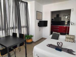 Kuchnia lub aneks kuchenny w obiekcie Ailana Suite Vistas al Mar y con Piscina