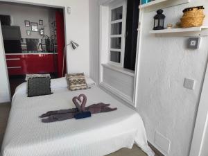 Kuchnia lub aneks kuchenny w obiekcie Ailana Suite Vistas al Mar y con Piscina