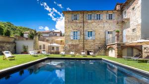 a large swimming pool in front of a building at PALAZZO POZZO BONELLI 14, Emma Villas in Ottiglio