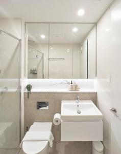 Ванная комната в Upscale Urban Chic - Experience Melbourne's Best