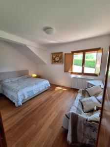 Ένα ή περισσότερα κρεβάτια σε δωμάτιο στο Villa Scarialetto nel Parco Naturale di Monte Cucco