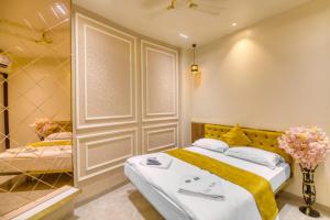 Postel nebo postele na pokoji v ubytování La Hotel Metro near BKC