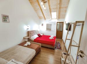 Postel nebo postele na pokoji v ubytování Vila Sofia Gllava - Resort