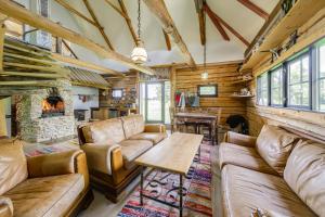 A seating area at Wonderful cozy cottage with a view of Sheep