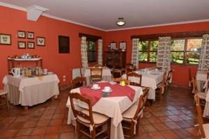 Hotel-Posada La Casa de Frama tesisinde bir restoran veya yemek mekanı