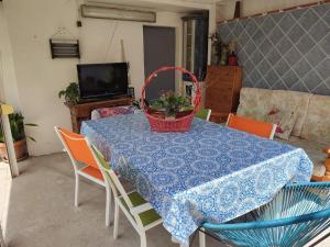 a blue table with chairs and a basket on it at Apartamento situado a 3minutos del PTA campanillas in Málaga